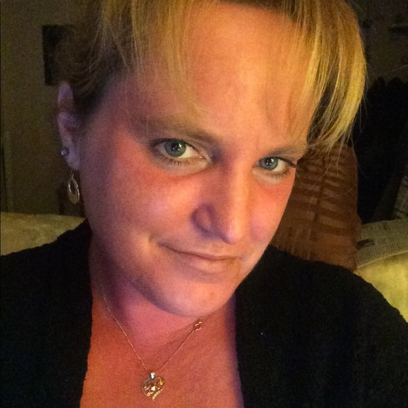 Meet your Posher, Jennifer - Picture 8 of 15